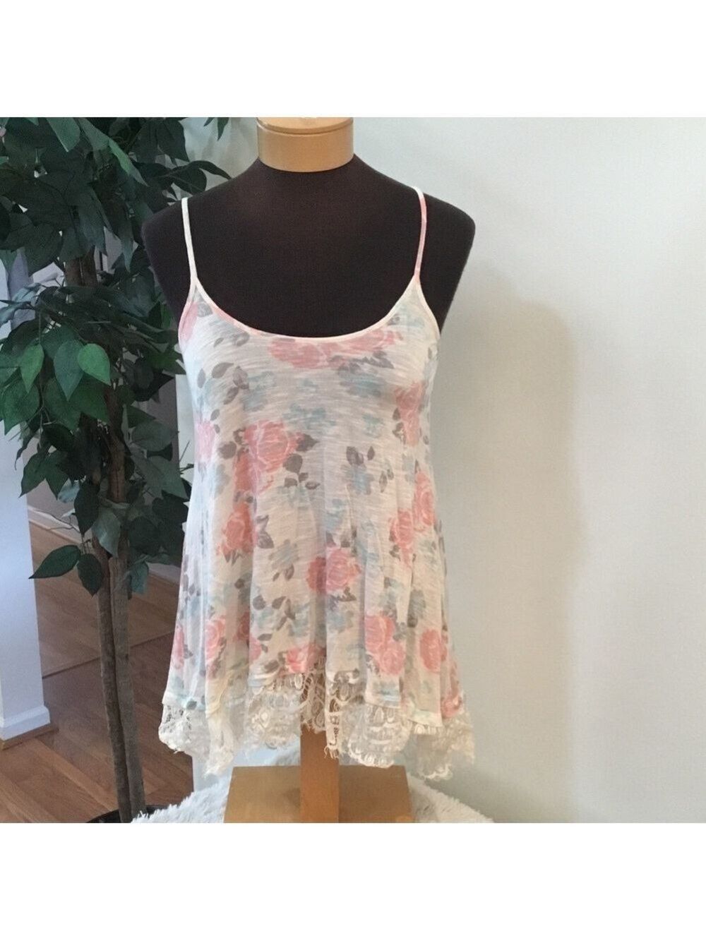 Take Out floral tank with lace hem measures like a S/M refer to desc…